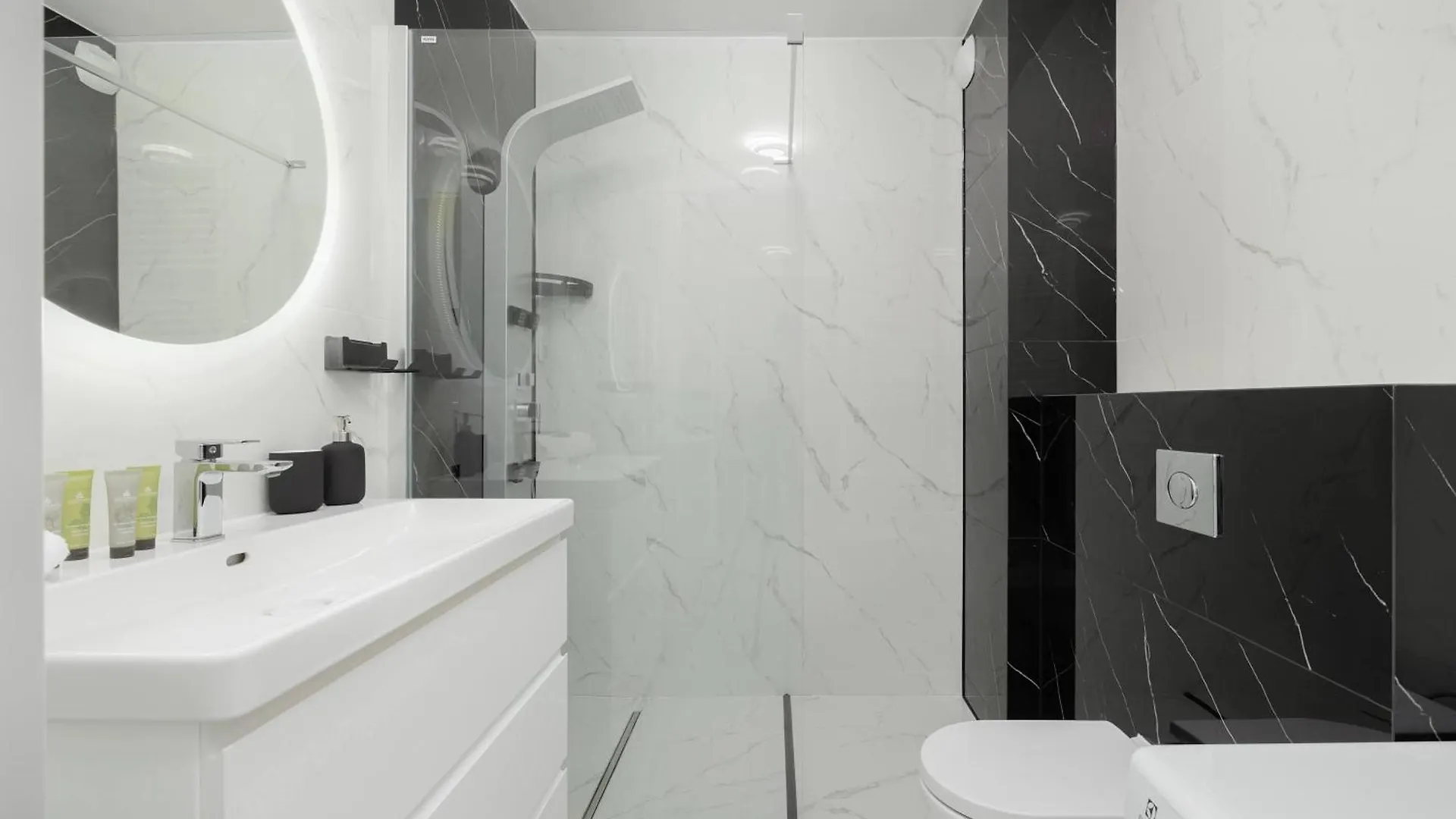Jasny Apartament W Kolobrzegu Z Parkingiem, Balkonem I Tarasem Widokowym By Noclegi Renters Apartment